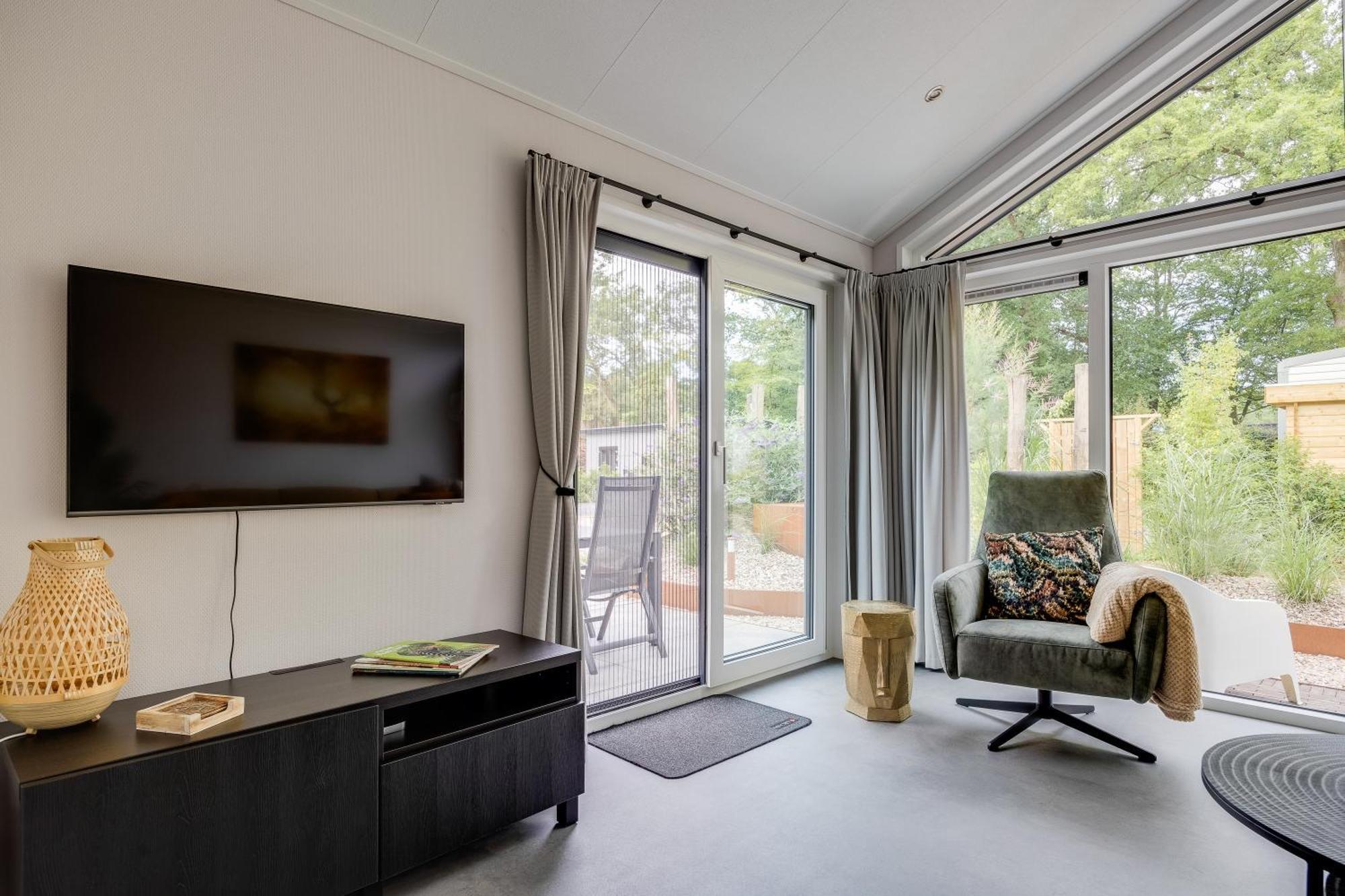 Modern Ingericht Chalet Op Groen Park Op De Veluwe Epe Exterior foto